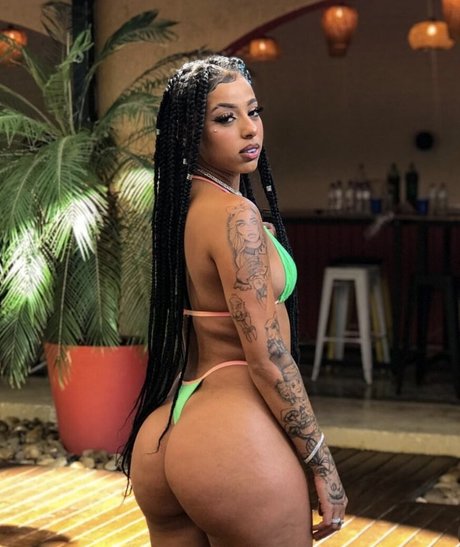 Isis Pequine model pornographic pics