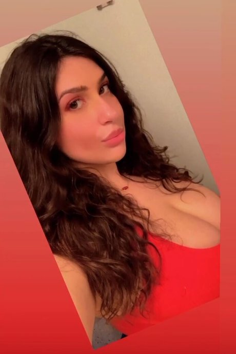 brittaniclegardens model pretty photos