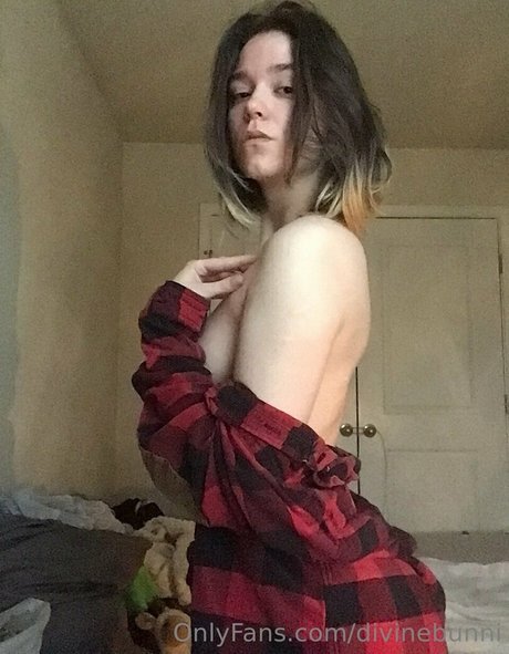 divinebunni sexy actress img