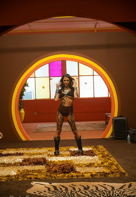 ohrangutangerotica pornstar naked image