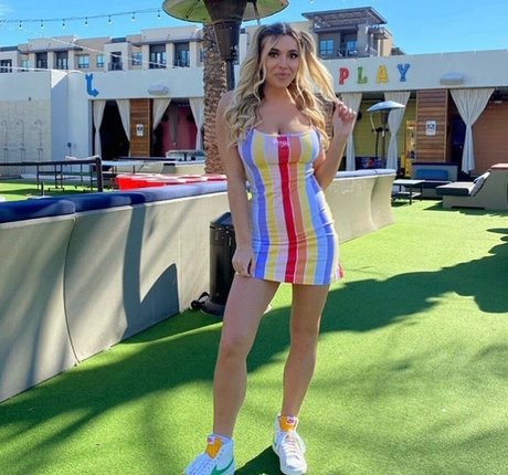 Taylor Mathis hot model archive