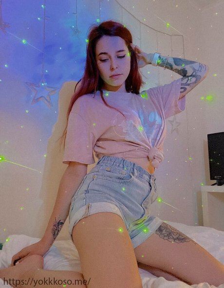 Denly Denlyasha nude model picture