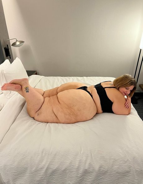 bigbootyasshley model adult img