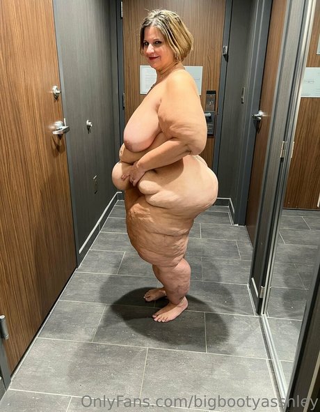 bigbootyasshley hot actress photos