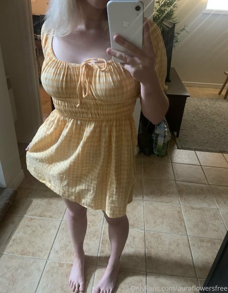 auraflowersfree nude actress archive