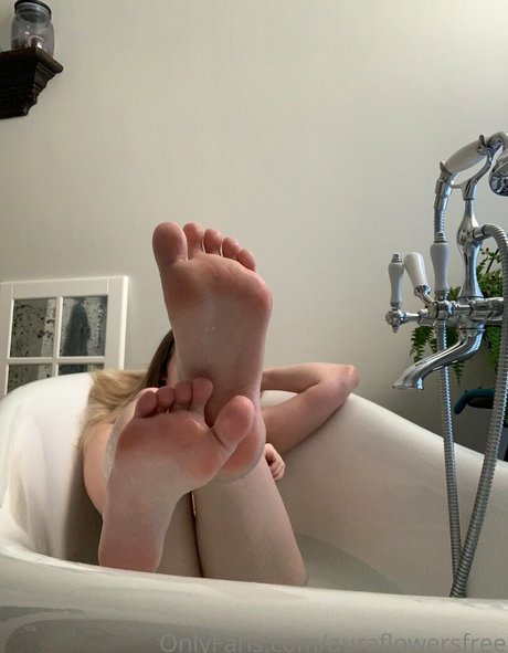 auraflowersfree model nudes pic