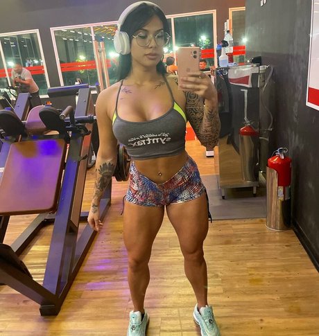 Jully Oliveira model art pictures