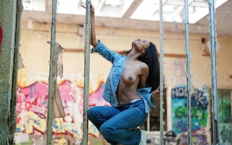 Adjouai adult model photos