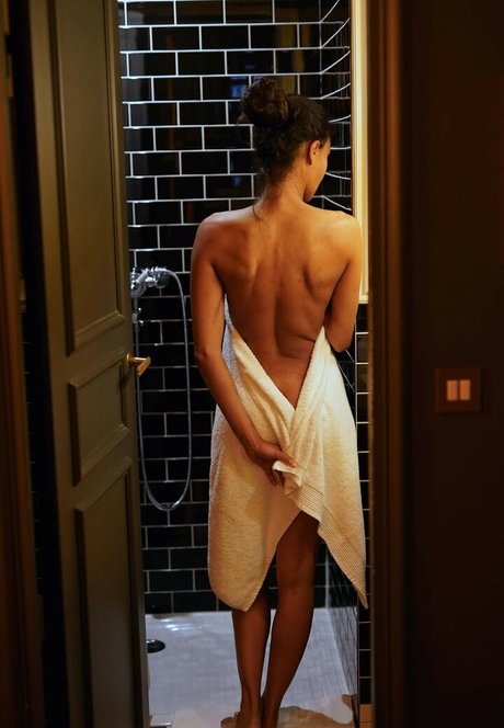 Adjouai hot pornstar galleries