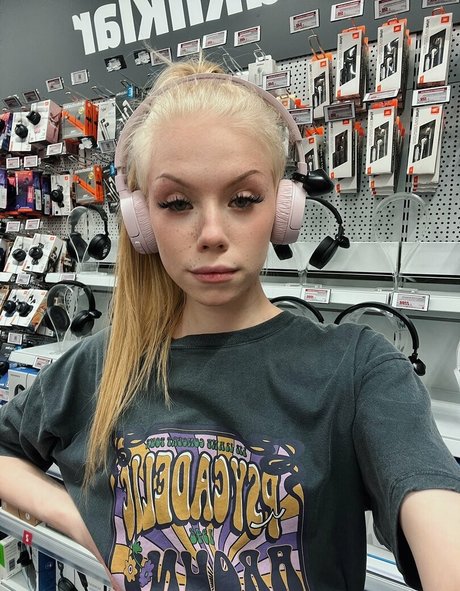 Sonyaplush model nudes image