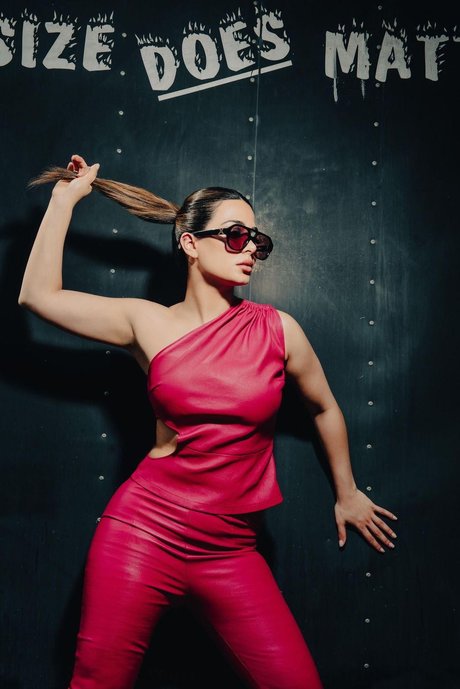 Emeraude Toubia top pornstar picture