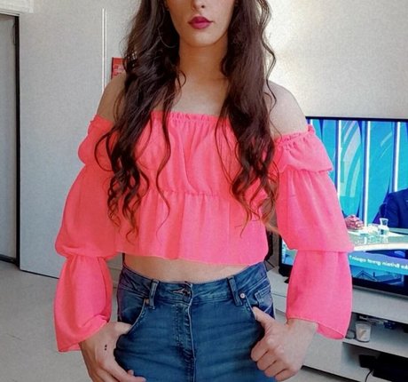 Nikki Harper top model image