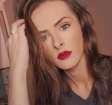 Nikki Harper model sexy pics