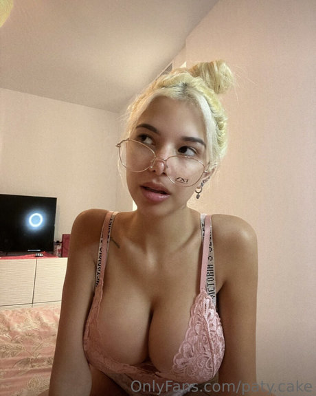 Patty cakes nude model img