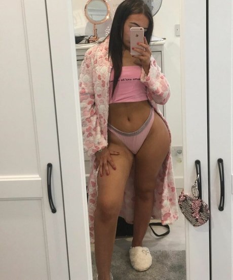 Hannah Lynch sexy star pics