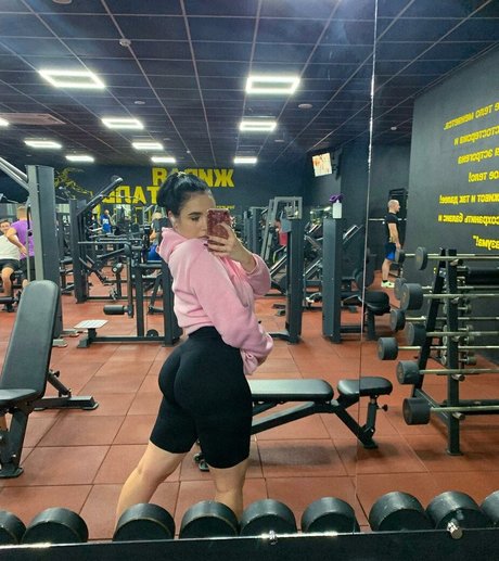 anattienn pornographic actress photos