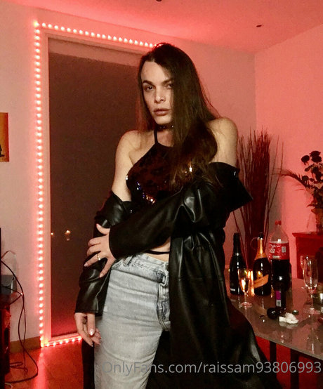 raissam93806993 erotic model image