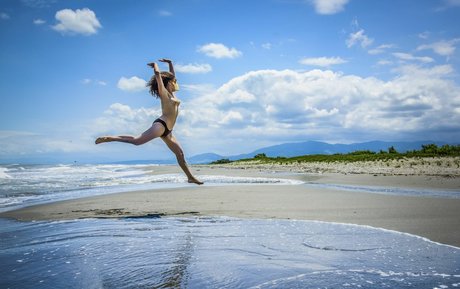 Lale Sezer model naked img