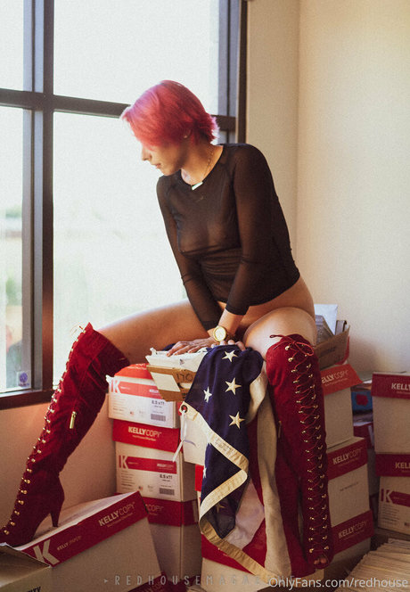 redhouse star nude photos