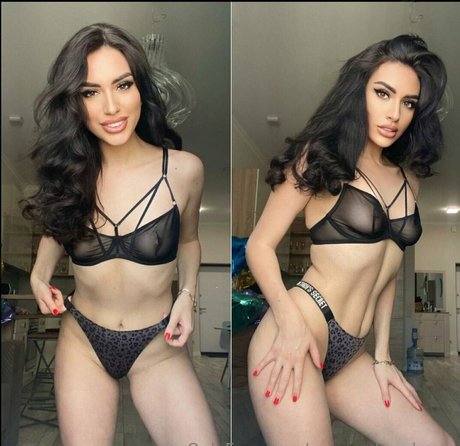 marry strawberry art model image