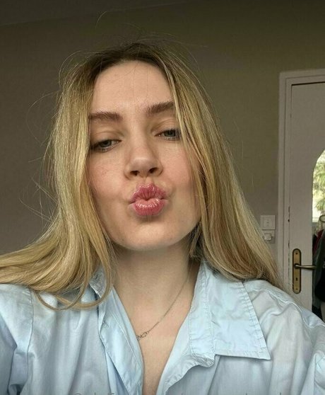 marry strawberry model perfect img