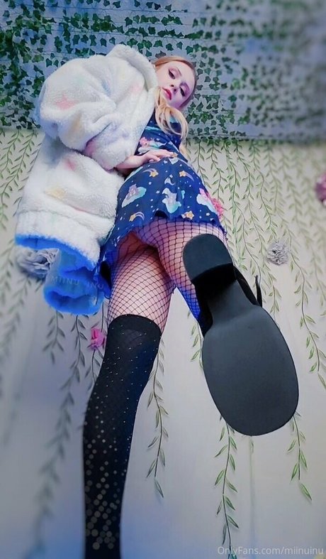 Miinuinu art actress archive