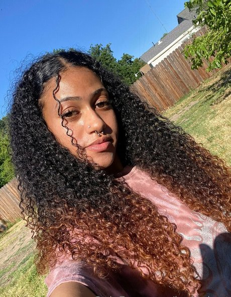 laylaybrat model art images