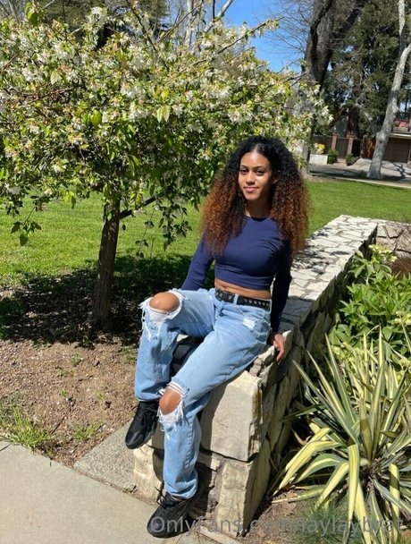 laylaybrat model adult pic