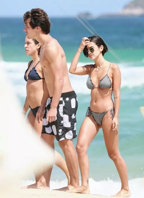 Manu Gavassi model naked image