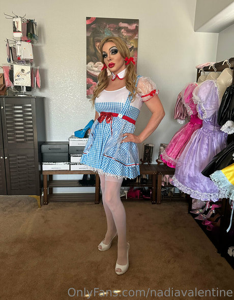 nadiavalentine art model pictures