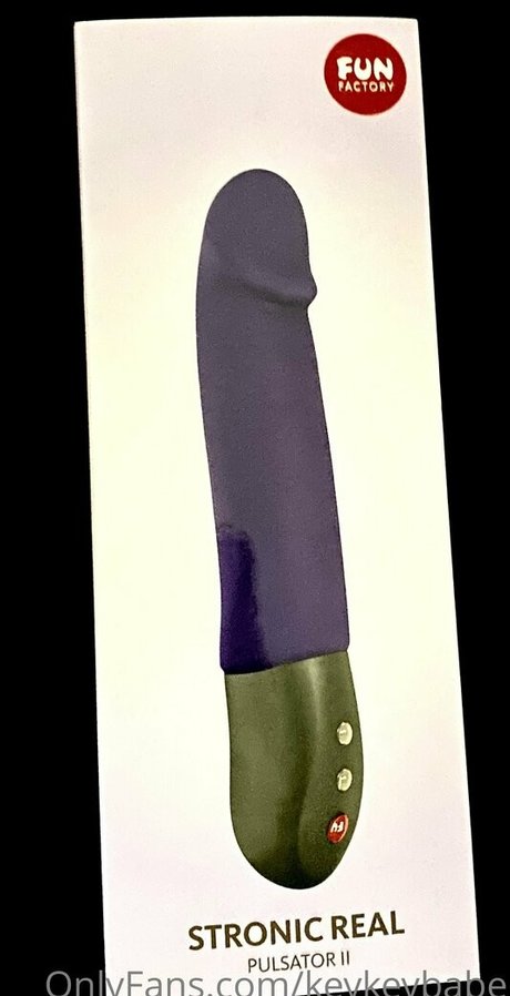 keykeybabe model naked photo