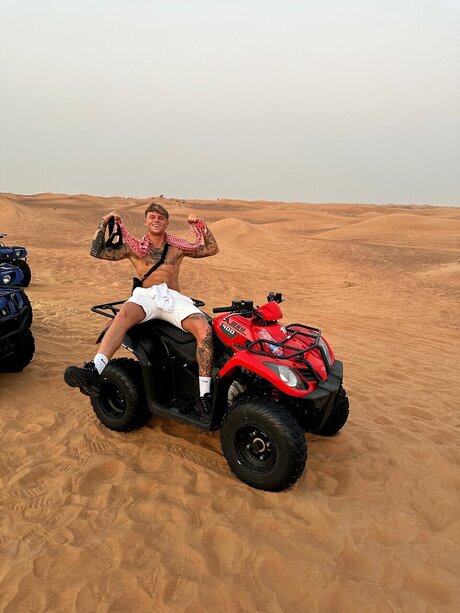 Big E_ nude star photos