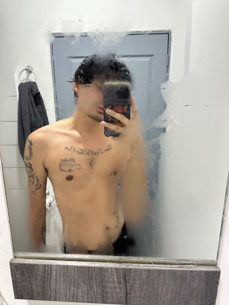 Frankie Robles model perfect pic