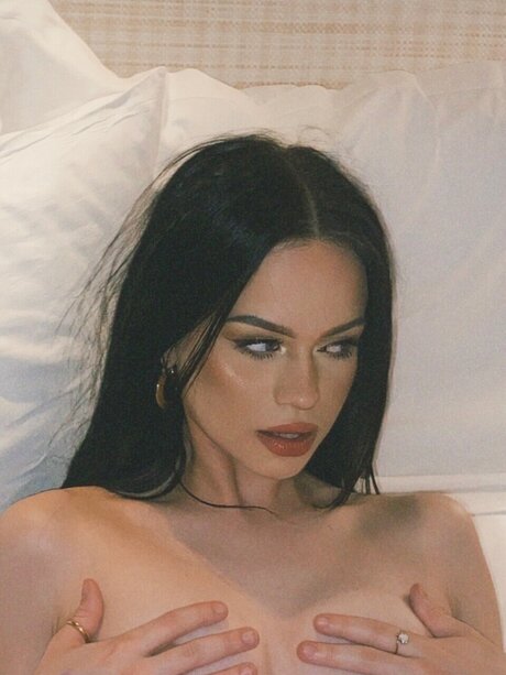 Baby Bella_ top star image