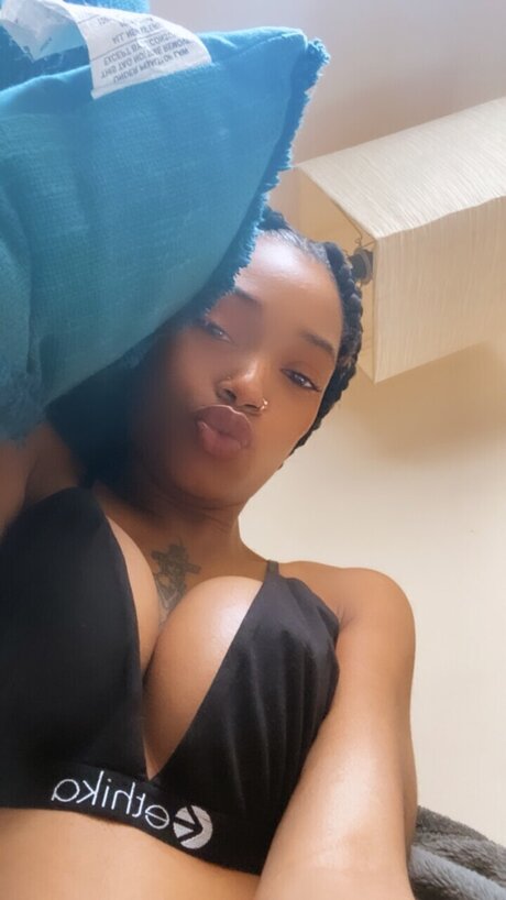 Skylight exclusive actress pics