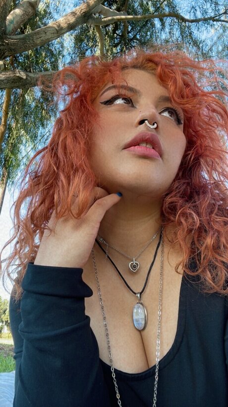 Iskay erotic model photo