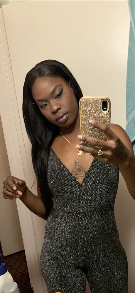 Dorthia Winter art model pictures