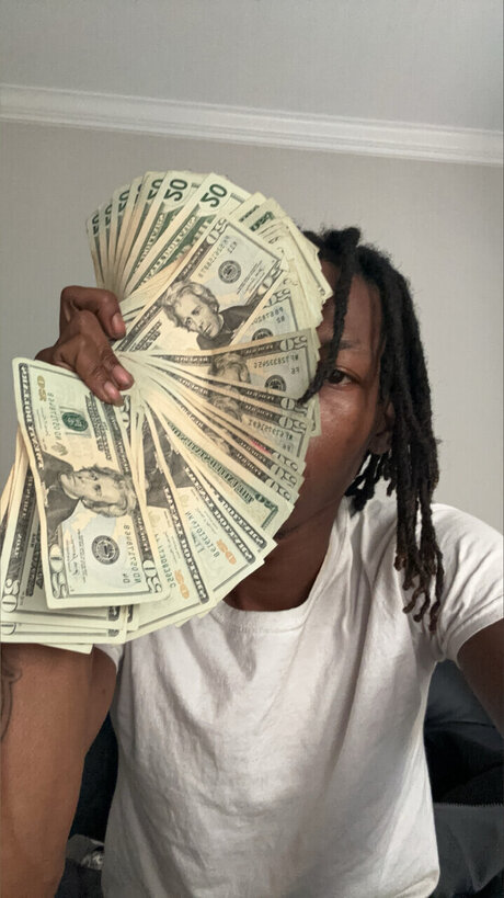 Pap Tee_ star erotic picture