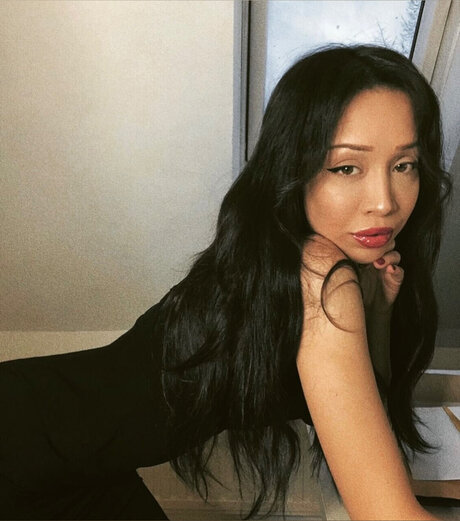 Naila imani erotic model picture