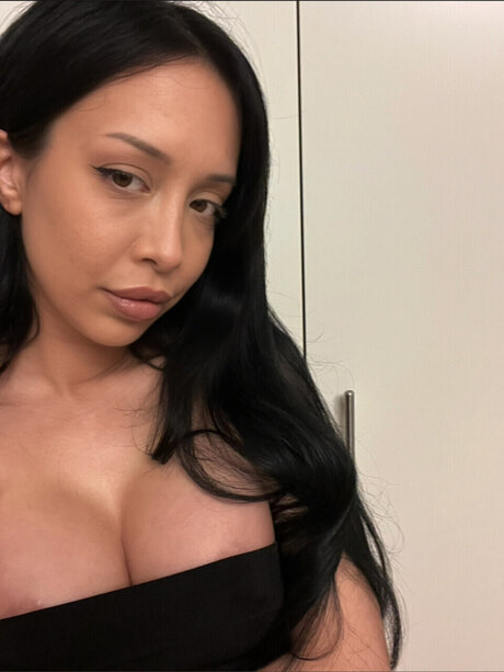 Naila imani model nude image