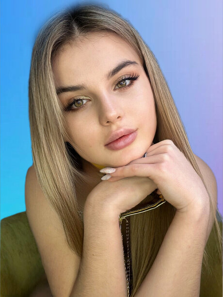 Renata Moun erotic actress pics