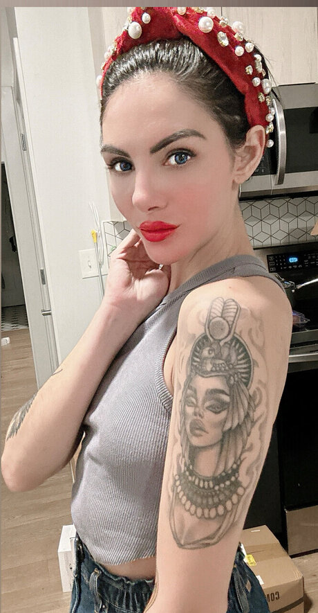 Goddess Sirene xxx model photo