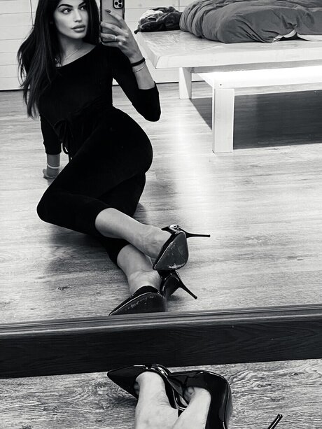 Queenka model pretty photos