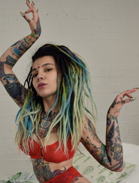 _Hindialien_ model hd picture