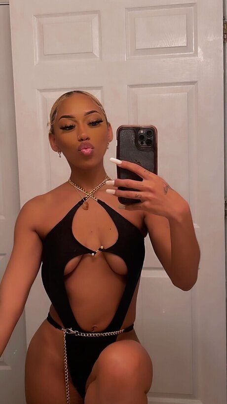 Foreign 4Rarri model nudes img