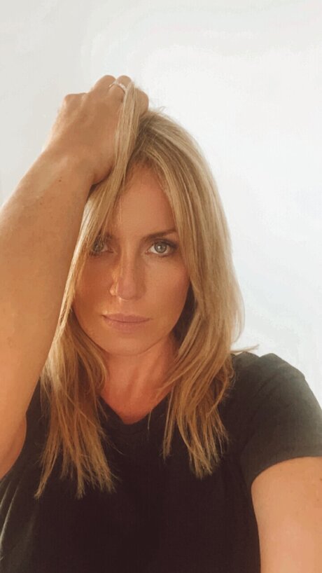 Frankie Funder hot model photos