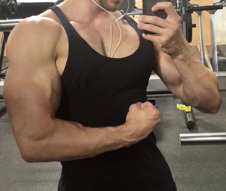 Kinkytop exclusive actress images