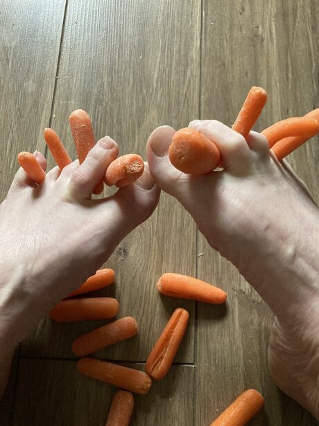 Sandy Freckle sex model pics