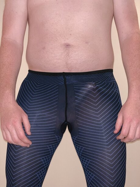 TheTightsLover pretty model pic