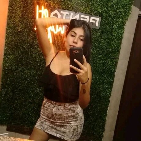 Ludmi star top picture